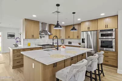 8632 E Highland Avenue, Scottsdale, AZ 85251 - Photo 7