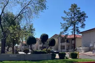 10610 S 48th St, Phoenix, AZ 85044 - Photo 5