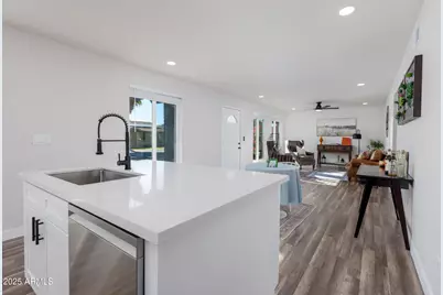 2936 W Michelle Drive, Phoenix, AZ 85053 - Photo 5