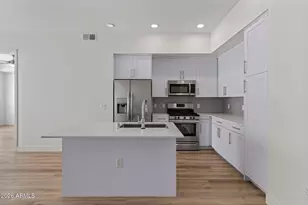 7300 E Earll Dr, Scottsdale, AZ 85251 - Photo 9