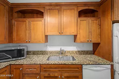 5525 E Thomas Road #Q4, Phoenix, AZ 85018 - Photo 9