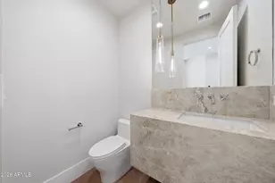 8429 E Del Camino Dr, Scottsdale, AZ 85258 - Photo 15