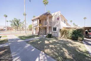 7126 N 19th Ave, Phoenix, AZ 85021 - Photo 1