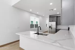 2813 E Trumbull Rd, Phoenix, AZ 85040 - Photo 11