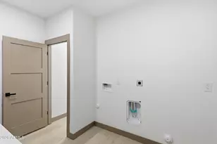 2813 E Trumbull Rd, Phoenix, AZ 85040 - Photo 19