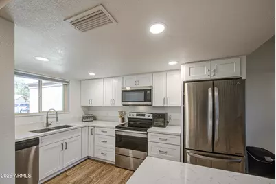 13237 N 25th Drive, Phoenix, AZ 85029 - Photo 3