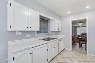 10734 W Saratoga Cir, Sun City, AZ 85351 - Photo 11