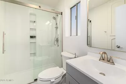 8103 N 56th Avenue, Glendale, AZ 85302 - Photo 17