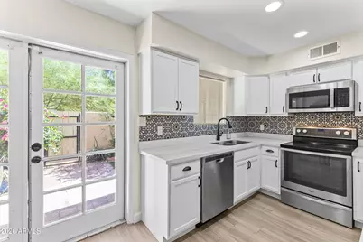 1425 E Desert Cove Avenue #15, Phoenix, AZ 85020 - Photo 15