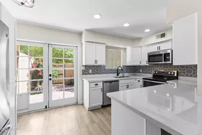 1425 E Desert Cove Avenue #15, Phoenix, AZ 85020 - Photo 11