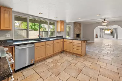 8464 N 7th Avenue, Phoenix, AZ 85021 - Photo 11