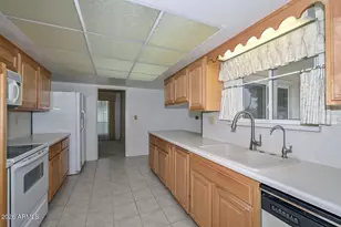 10226 W Forrester Dr, Sun City, AZ 85351 - Photo 5