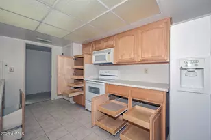 10226 W Forrester Dr, Sun City, AZ 85351 - Photo 13