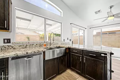 109 W Mohawk Drive, Phoenix, AZ 85027 - Photo 5