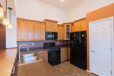 3921 E Sophie Lane, Phoenix, AZ 85042 - Photo 9