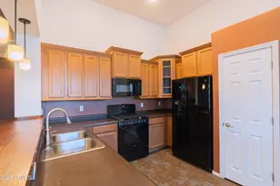3921 E Sophie Ln, Phoenix, AZ 85042 - Photo 9