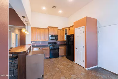 3921 E Sophie Lane, Phoenix, AZ 85042 - Photo 7