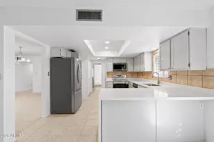 6105 N 12th Wy, Phoenix, AZ 85014 - Photo 9