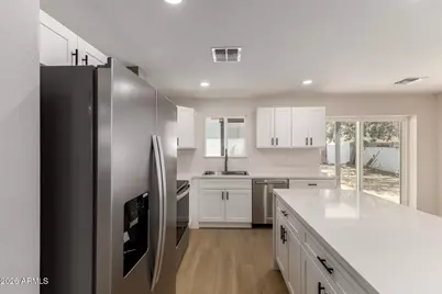 3121 N 35th Drive, Phoenix, AZ 85019 - Photo 13