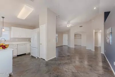 10633 W Runion Drive, Peoria, AZ 85382 - Photo 9