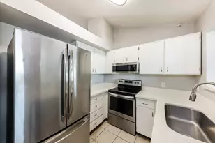 12323 N 86th Ln, Peoria, AZ 85381 - Photo 7