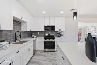 10547 W Sun City Boulevard, Sun City, AZ 85351 - Photo 9