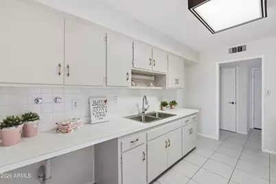 10426 W Sun City Boulevard, Sun City, AZ 85351 - Photo 13