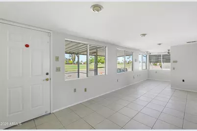 10426 W Sun City Boulevard, Sun City, AZ 85351 - Photo 11