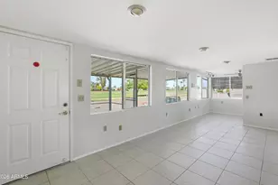 10426 W Sun City Blvd, Sun City, AZ 85351 - Photo 11