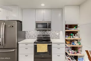 10809 W Palmeras Dr, Sun City, AZ 85373 - Photo 13