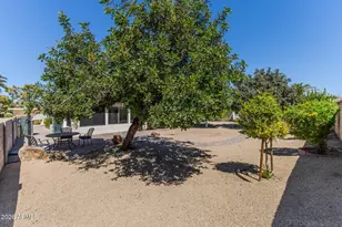 10809 W Palmeras Dr, Sun City, AZ 85373 - Photo 35