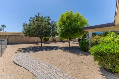 10809 W Palmeras Drive, Sun City, AZ 85373 - Photo 29