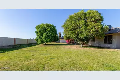 18842 N Lakeforest Drive, Sun City, AZ 85373 - Photo 27