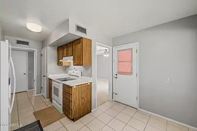 18842 N Lakeforest Drive, Sun City, AZ 85373 - Photo 7