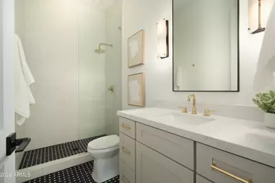 3912 E Crittenden Lane, Phoenix, AZ 85018 - Photo 17