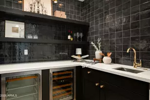 3912 E Crittenden Ln, Phoenix, AZ 85018 - Photo 11