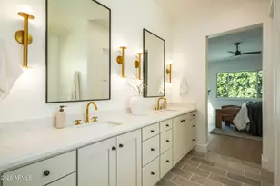 3912 E Crittenden Ln, Phoenix, AZ 85018 - Photo 21