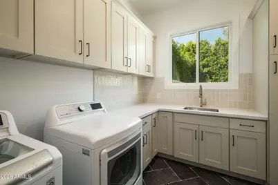 3912 E Crittenden Lane, Phoenix, AZ 85018 - Photo 15