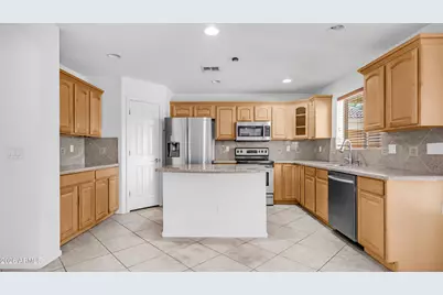 300 S 151st Avenue, Goodyear, AZ 85338 - Photo 7