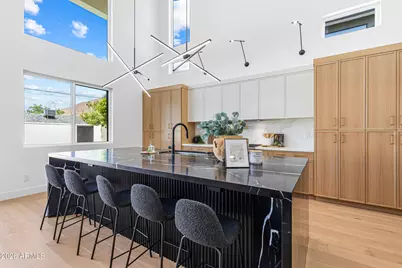 4852 E Piccadilly Road, Phoenix, AZ 85018 - Photo 5