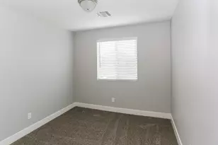 4656 S 38th Ln, Phoenix, AZ 85041 - Photo 13