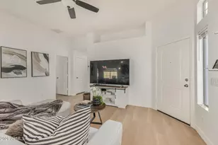 2725 E Mine Creek Rd, Phoenix, AZ 85024 - Photo 7