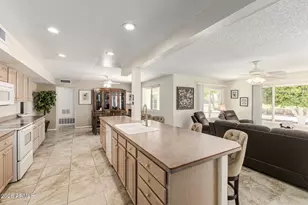 11801 N Coggins Dr, Sun City, AZ 85351 - Photo 11