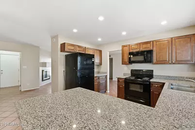 10639 N 48th Drive, Glendale, AZ 85304 - Photo 9