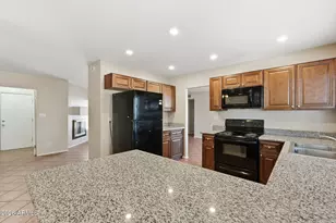 10639 N 48th Dr, Glendale, AZ 85304 - Photo 9