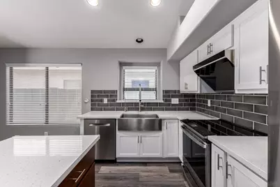 2313 W Straight Arrow Lane, Phoenix, AZ 85085 - Photo 11