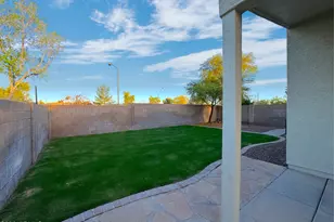 1051 S Honeysuckle Ln, Gilbert, AZ 85296 - Photo 15
