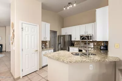 2017 E Aire Libre Avenue, Phoenix, AZ 85022 - Photo 11