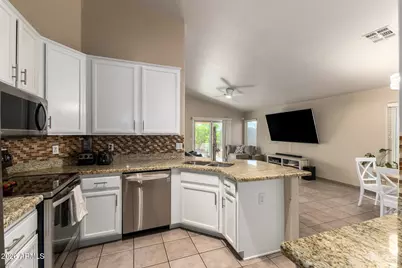 2017 E Aire Libre Avenue, Phoenix, AZ 85022 - Photo 13