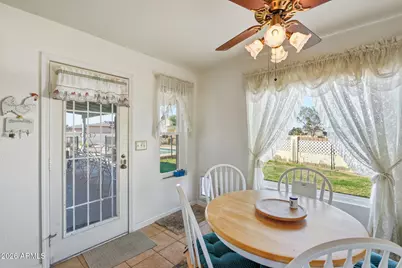 10121 W Montecito Avenue, Phoenix, AZ 85037 - Photo 7